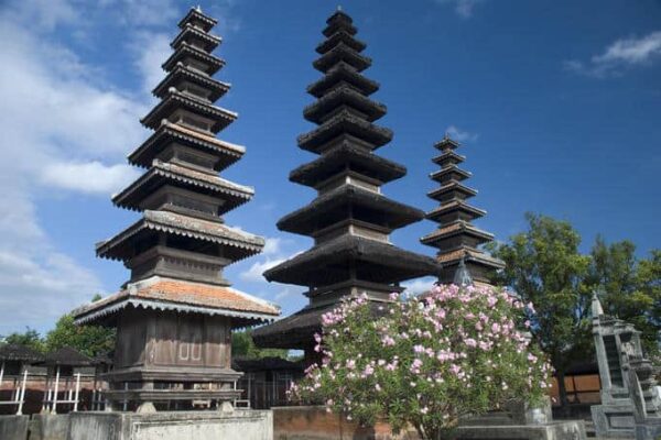 Paket Wisata Pulang-Pergi Kapal Pesiar dari Pelabuhan Gilimas