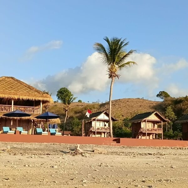 Desert Point Resort-Pengalaman menginap Exsklusif di Surga Selancar Lombok